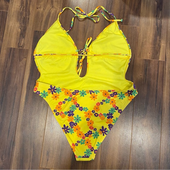 Kendall & Kylie one piece bathing suit - Picture 2 of 3